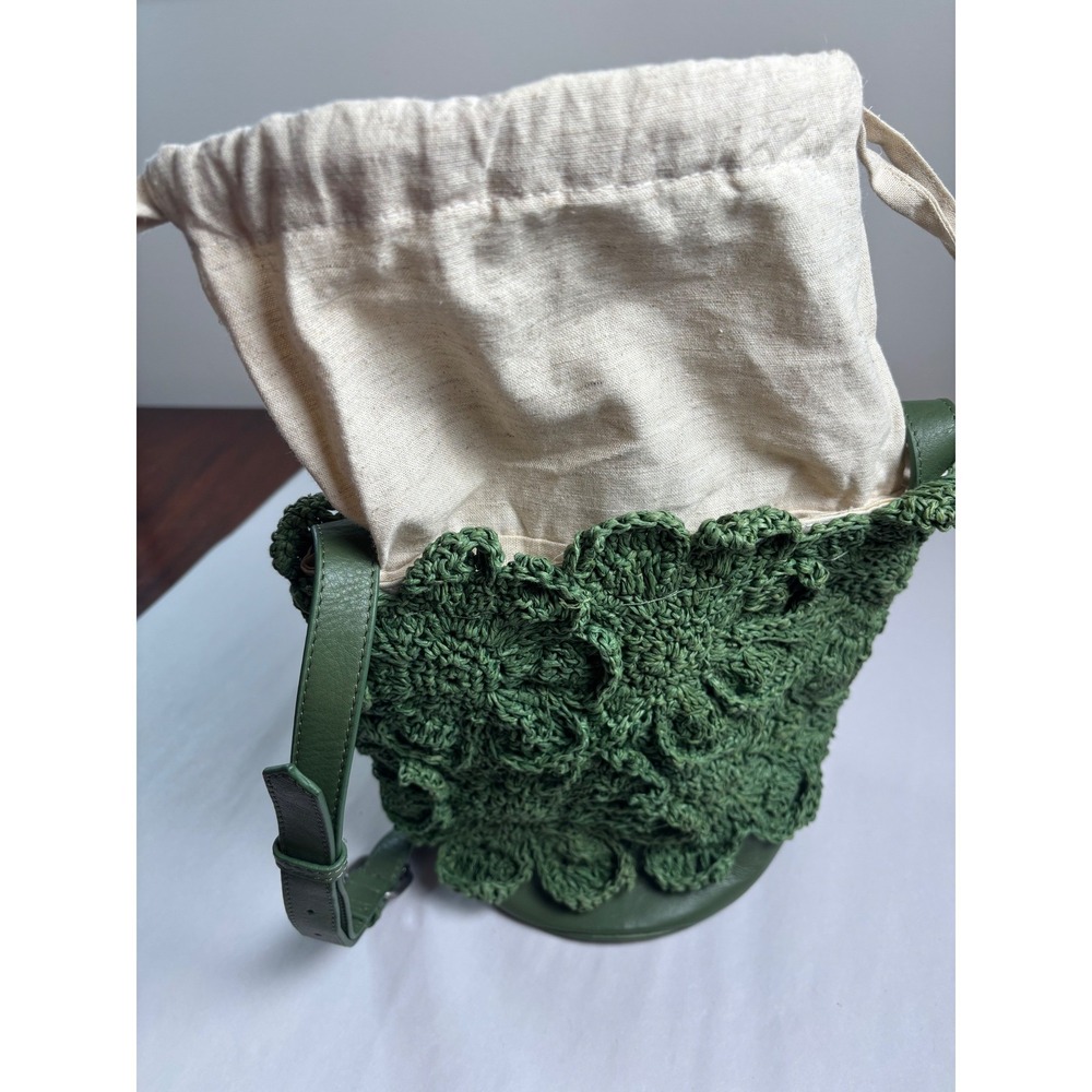 Free People Best in Show Bucket Bag OS Boho Green Crochet Leather Crossbody - Picture 5 of 11